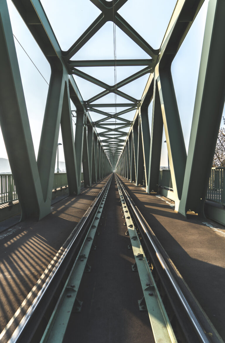 pont-ferroviaire-tire-directement-rails